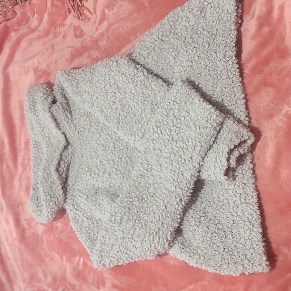 Very Soft Comfortable Turtleneck Sweater. - Picture 3 of 9